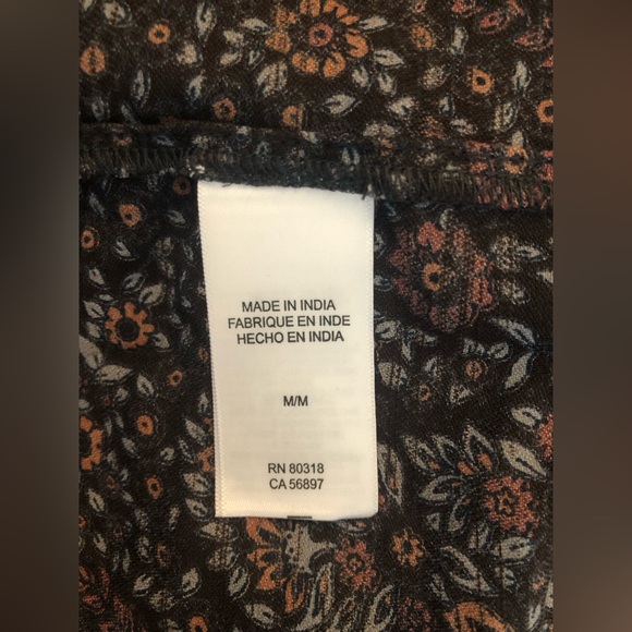 NEW Lucky Brand V Neck Floral Gray Shirt Size Medium Long Sleeve - Picture 7 of 8